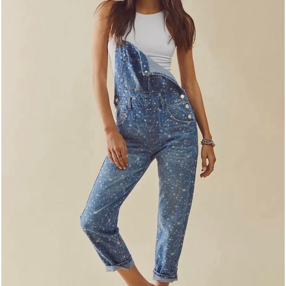 NWT / Free People We The Free Ziggy Denim Overalls in Bleach Splatterβ / sz S